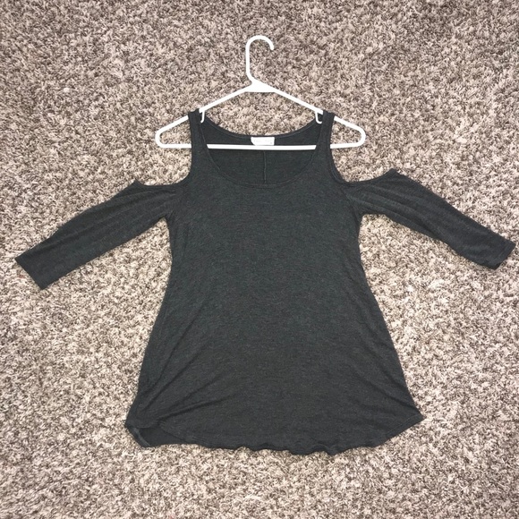 Full Tilt cold shoulder long sleeve. Size XS - Picture 1 of 3